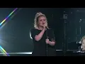 Download Lagu Kelly Clarkson - Dancing On My Own (Robyn Cover) [Live in Dallas, TX]