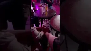 الل ه پاک جس کو چاہے ہدایت دے انڈونیشیا کے کلب میں ایک عالم اندر گیا اور کمال کر دیا 