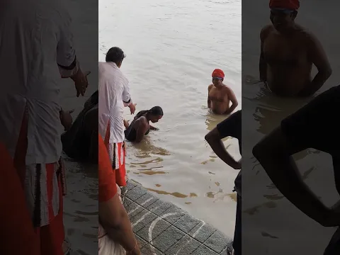 মেয়ের প্রথম সাঁতার প্রতিযোগিতায় সফলতার পর মায়ের খুশি । মুর্শিদাবাদ বহরমপুর সাঁতার প্রতিযোগিতা ।