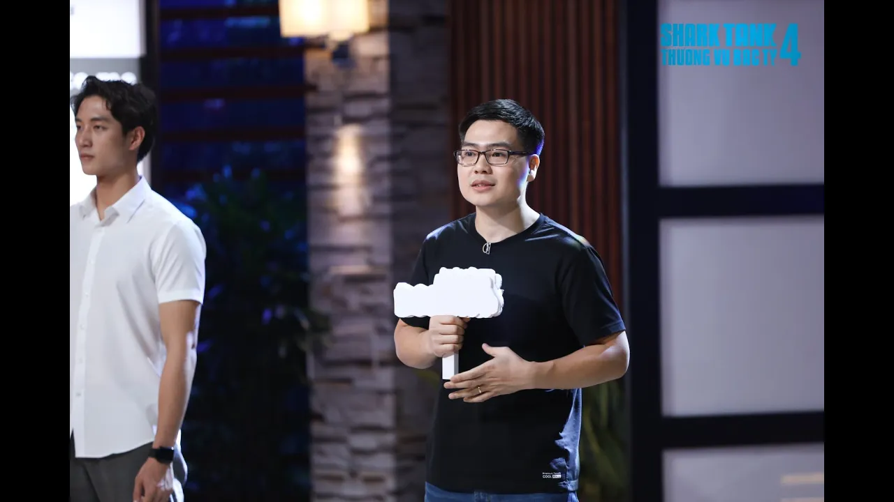 Outline Video Shark Tank Việt Nam 4 - Shark Bình mang "gió đông" giằng co quyết liệt với Startup Coolmate