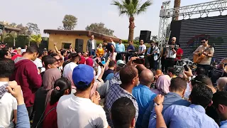 اغنية بيسلم عليا   محمد عدوية   لايف من حفلة راية السنوية                               دندنها