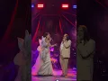 Lagu Despre familie, despre distanță, despre dorul de mamă și tată și promisiunea simplă: vin acasă.
