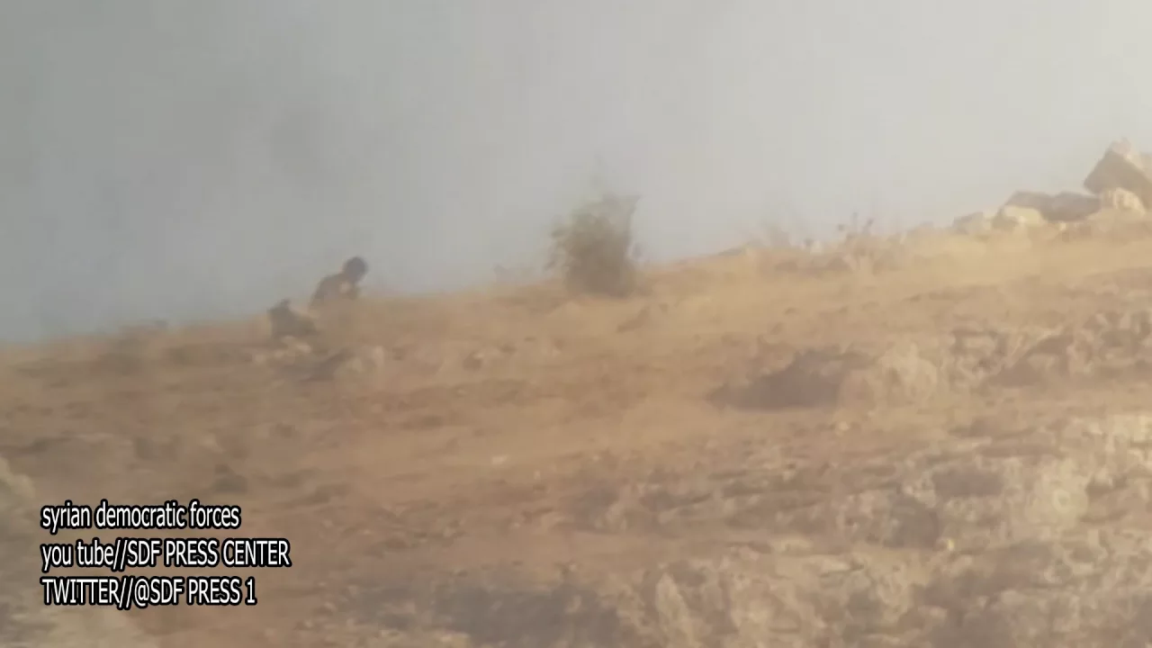 فرق مجلس منبج العسكري ترصد عناصر داعش خلال زراعة الالغام ضمن بساتين الاهالي على طول خط الساجور