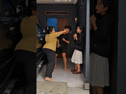🎁😱 भाई ने समझा बहन उसकी GF लाई है… लेकिन असली गिफ्ट तो iPhone था! 😂📱#youtubeshorts #cartoon #viral