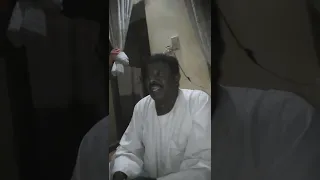 الفنان عماد سيداحمد قعده في البيت 