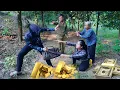 Download Lagu Een alleenstaande moeder en een agent helpen een oude dame terug naar haar droomhuis.