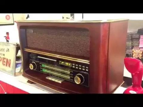 Download MP3 LARGE RETRO STYLE MP3/CD/RADIO WOOD MUSIC PLAYER- BRAND NEW , Audio input/ output.