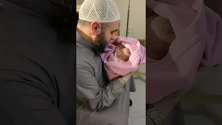 الأذان للمولود 