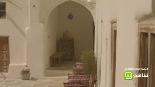 غالية تغازل خالد بالغناء   وهو يقف امامها صامت ا دندنها