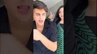 شب عربي و بنت تركيه يغنو تجي نتجوز بالسر اهلي واهلك خيولون 