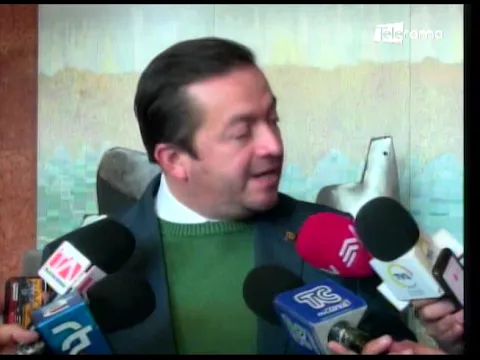 Se plantea declarar el abandono del cargo de asambleístas asilados en México