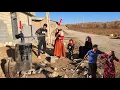 Lagu Insulating the roof of Ayas's house with bitumen: Fatemeh and Amir clash with Soraya (Kohrig family)