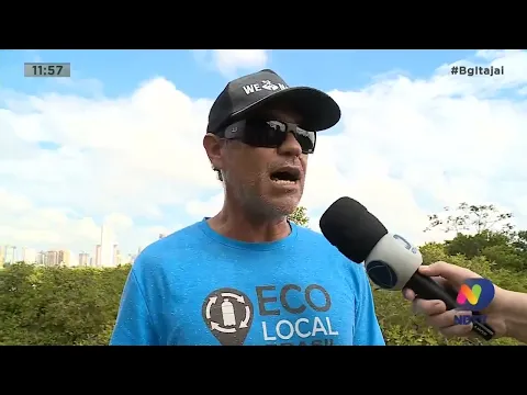 Voluntários se juntam para limpar praias de Itajaí no fim de semana