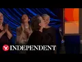 Video di Frances McDormand howls like a wolf as Nomadland wins Best Picture