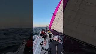 🔥18 Knot surf 🏄‍♀️ 💦 Spinnaker in 30 knots #ourladydefiant #yachtracing #spinnaker #liveaboardlife