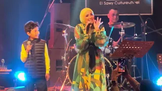 مع أنه خشب في خشب    حفلة ساقية الصاوي     هلا رشدي و معز أبنها   دندنها