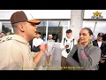 Download Lagu Su MAMÁ LLORA cuando le CANTA delante de TODOS 💔