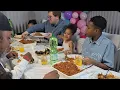Lagu Deel een spontane verjaardagsmaaltijd met ons