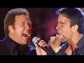Download Lagu Enrique Iglesias \u0026 Tom Jones - Fire (LIVE)
