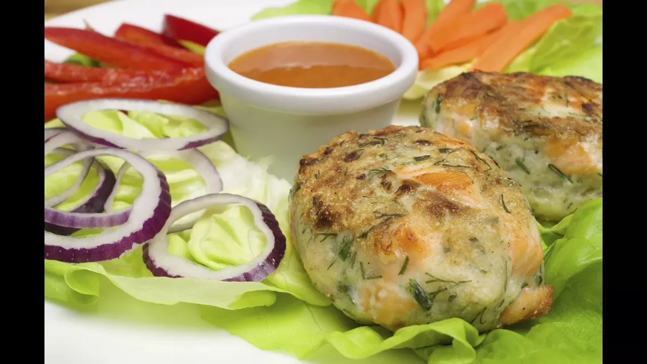 These British style fish cakes are great as a starter or served with chips (fries) and garden peas f. 