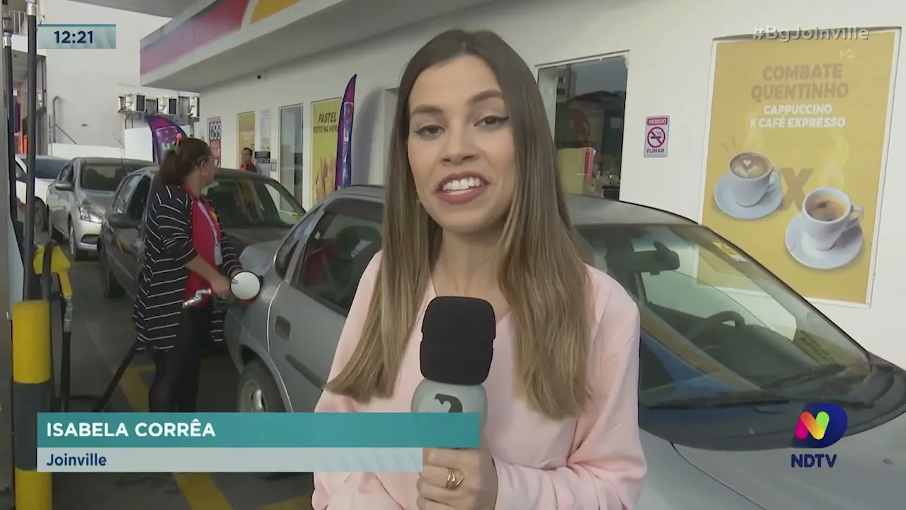 Dia livre de imposto: centenas de motoristas fazem fila para abastecer com gasolina a R$4,05