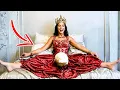 Download Lagu غرفة الملكة الأقوى في التاريخ - حيث كان يأتي أهم رجال الإمبراطورية