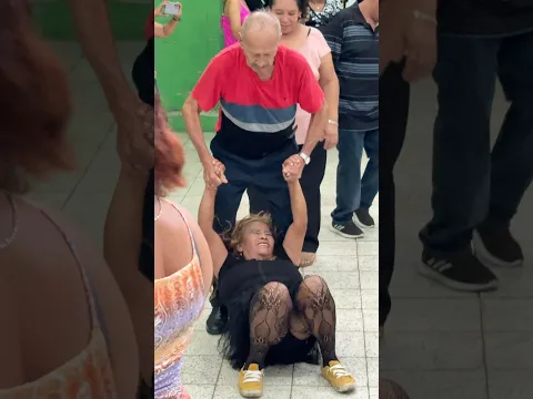 El hace ejercicio