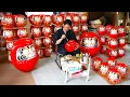 Download Lagu Het proces van het maken van een Japanse Daruma. Een oude traditionele Daruma-fabriek in Japan.