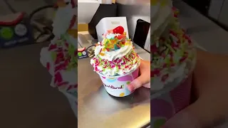 איך חנויות פרוזן יוגורט מרוויחות כסף האם אתה יכול לנחש כמה האדם הממוצע מוציא על כל ביקור 