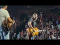 Lagu Morgan Wallen Shocks Arena With Surprise Performance At Luke Bryan Show