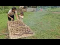 Download Lagu Single mother picks up her child from school and lights a fire to dry fish