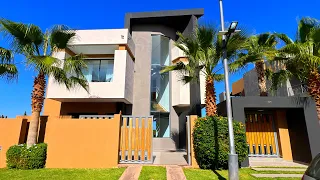 فيلا كتحمق بمسبح خاص و قاعة سينما و تصميم عصري جد احترافي 