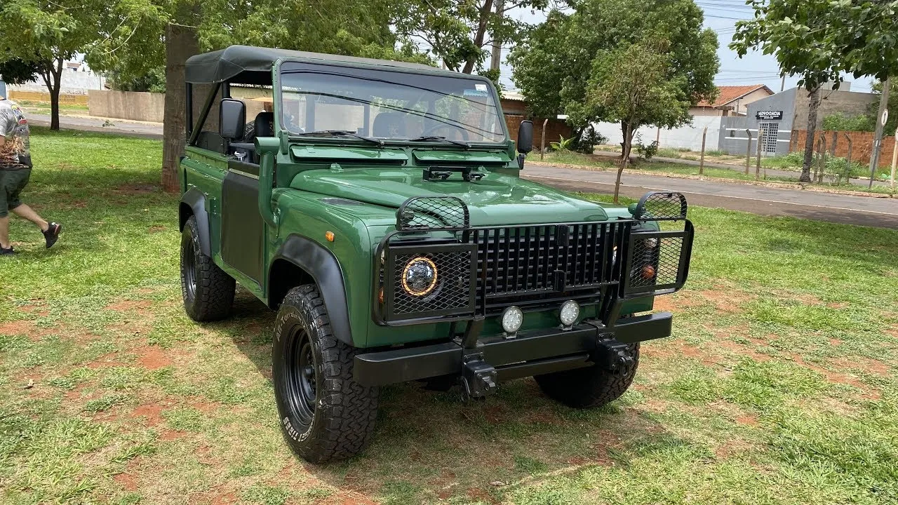 LAND ROVER DEFENDER 90 4X4 TURBO DIESEL    RELÍQUIA RESTAURADA