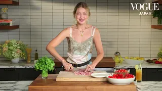ジジ・ハディッドが特製パスタをクッキング！| Now Serving | VOGUE JAPAN