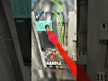 Download Lagu Deze persoon maakt een elektrisch paneel schoon met hogedrukreiniger😱