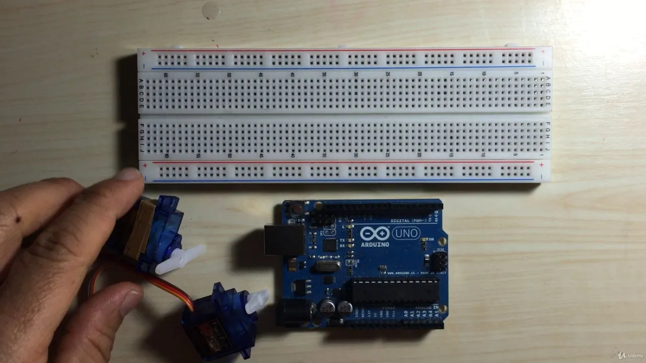 Arduino Tutorial: Pan Tilt Assembly Control   Part 2   Servos