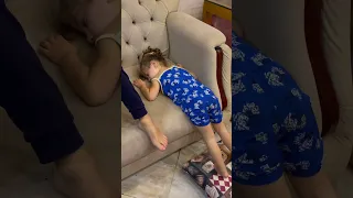 خلودة شاف لولو نايمة عالواقف 