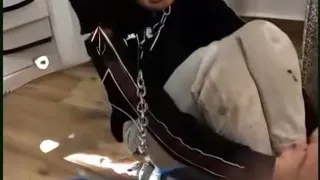 فيديو صادم للمدعو الدباشي العمو صبراته يستجوب الفتاة رهف مقيده بالسلاسل و عليها اتار تعدي ب و دماء 