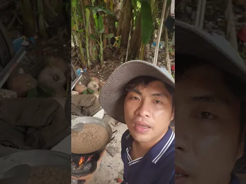 Anh trai bán dầu dừa thủ công gánh gồng nuôi mẹ