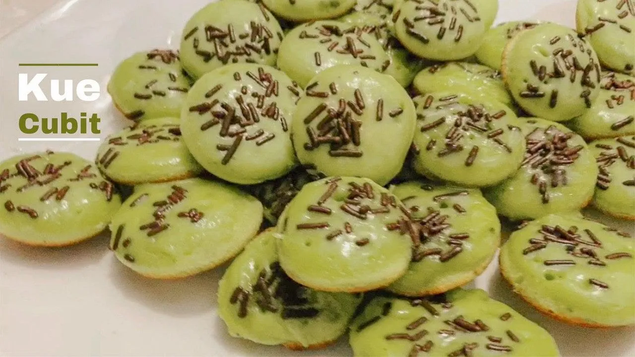 Jakarta sedang digandrungi trend jajanan pasar bernama kue cubit setengah matang! Kali ini Putri Mir. 