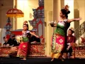 Tari pendet (Balinese dance)