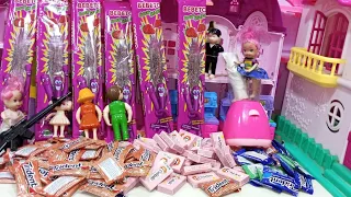 حلويات ولبان من الدكان عائلة عمر جنه ورؤي مامتي دكتورة العاب بنات 