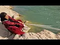 Download Lagu The great suffering of Leila, a nomadic woman, going fishing and getting caught in a net...