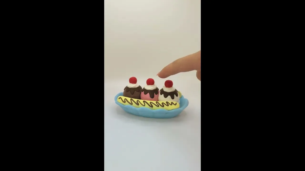 Banana Split Sundae Clicker! [FREE]