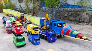 WADIDAU !!! Mobil truk tronton panjang bongkar mainan mobil mobilan, truk oleng, mobil balap, bus