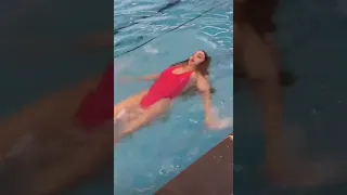 رولا يموت من داخل المسبح 