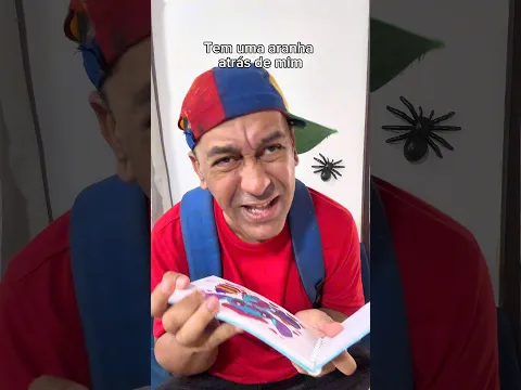 Tem uma aranha atrás de mim #shorts #infancia #humor #familia