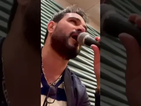 Me perguntaram qual música eu gostaria de cantar e ouvir pelo resto da vida. Eu respondi ESSA!