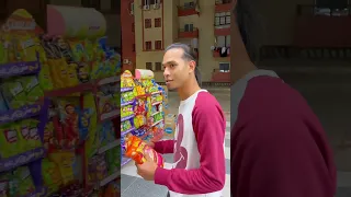 شبيه فان دايك في السوبر ماركت في مصر هتتصدم 