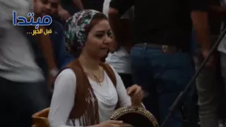 أحمد جمال يغنى  اضحكى  مع عزف دنيا ورانيا ع الطبلة دندنها